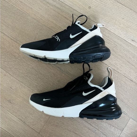 Nike Air Max 270 Sneakers - women’s 7 - Picture 3 of 7
